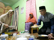 Ikut Sahur Bareng, Ridwan Kamil Beri Nenek-Nenek Kejutan 