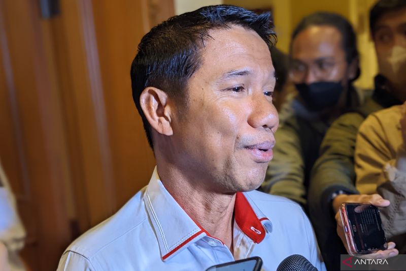 Sekretaris Jenderal PSSI Yunus Nusi memberikan keterangan mengenai perkembangan tim nasional Indonesia di Jakarta, Jumat (4/11/2022). (ANTARA/Michael Siahaan)
