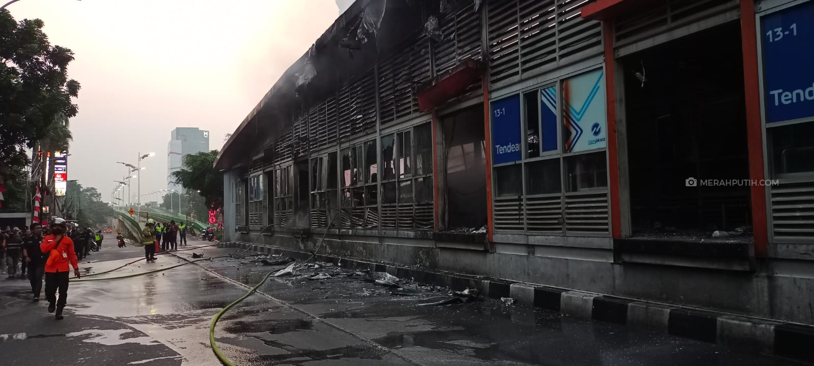 TransJakarta Pastikan Tidak Ada Korban Jiwa dalam Kebakaran Halte Tendean