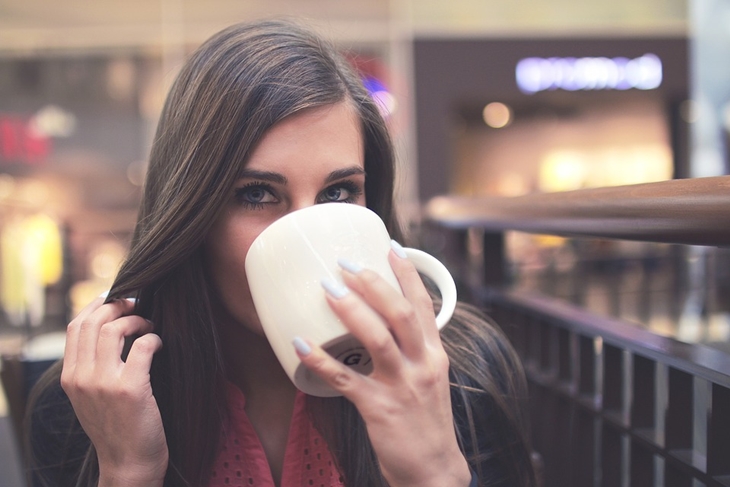 Minum air putih membuat kamu terhindar dari dehidrasi. (Foto: Pixabay/Pexels)