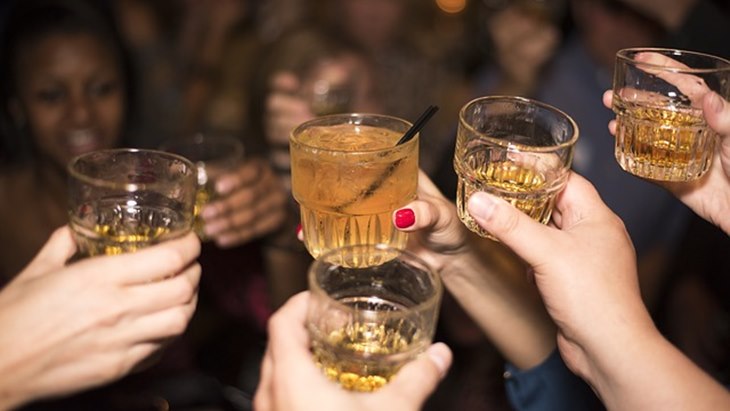 Sebaiknya Hentikan Mengonsumsi Alkohol