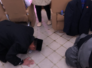 Jokowi Kembali ke Tanah Air, Menlu dan Danpaspampres Sujud Syukur saat Masuk Pesawat