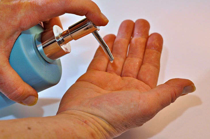 Cuci Tangan Pakai Sabun atau 'Hand Sanitizer', Mana yang Lebih Efektif?