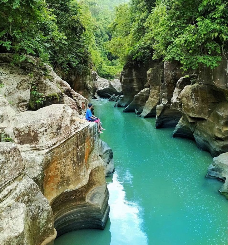 Pemandangan cantik di destinasi wisata Tonjong Canyon. (Instagram/@noviyanarahmat)