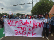Aksi Demo Mahasiswa Tolak Pengesahan RUU TNI di Depan Gedung DPR