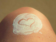Tips Re-Apply Sunscreen Tanpa Merusak Make-Up