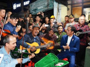 Jokowi Tepuk Tangan, Menteri PUPR Basuki Main Gitar Bareng Musisi Jalanan Bandung