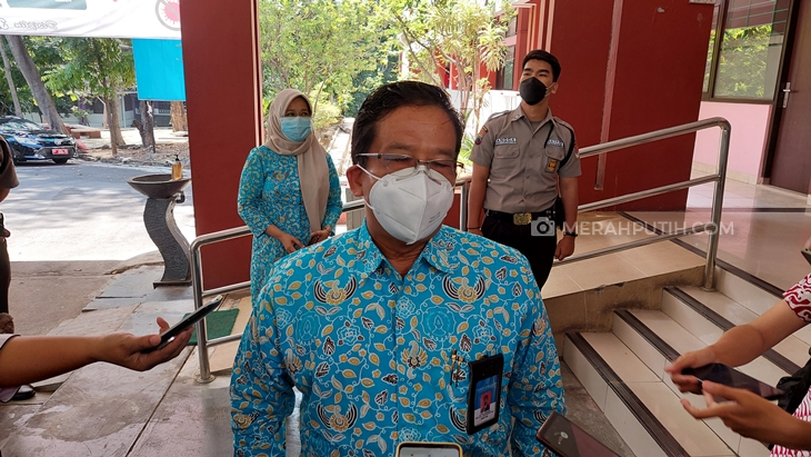   Rektor UNS Surakarta Jamal Wiwoho, Senin (6/9). (MP/Ismail)