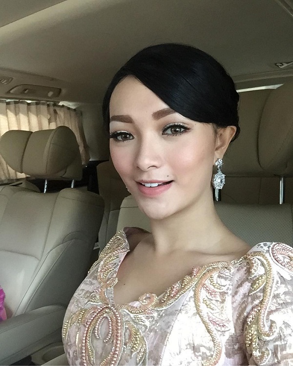 Zaskia Gotik (Instagram @zaskia_gotix)