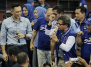 Hadiri Kampanye Akbar, Rocky Gerung Kenakan Jaket Demokrat