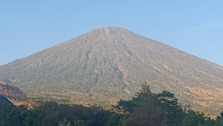 Panorama keindahan Gunung Rinjani (3.726 mdpl), di Pulau Lombok, NTB. (Foto: ANTARA/Awaludin)