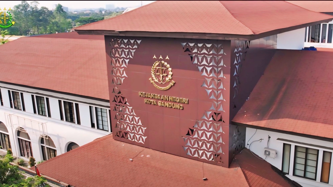 Wakil Wali Kota Bandung Erwin dan Anggota DPRD Awang Resmi Jadi Tersangka Korupsi Pengadaan Barang dan Jasa