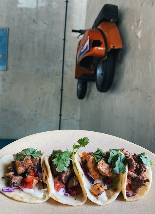 Tersedia Taco dengan daging brisket, lidah asap, dan ayam. (Foto MP/Shenna) 