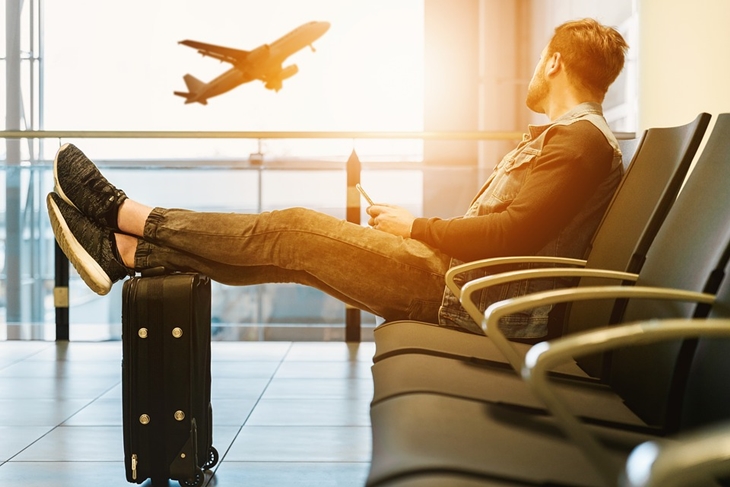 Selalu bawa charger portabel ketika solo travelling. (Foto: Pixabay/JESHOOTS-com)