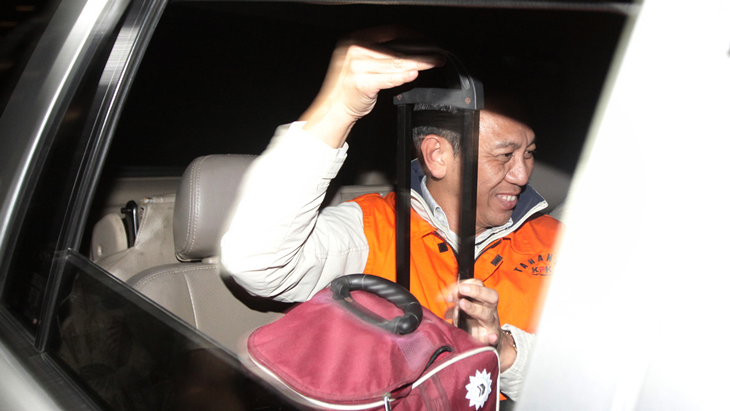 KPK Resmi Tahan Bupati Kebumen Yahya Fuad