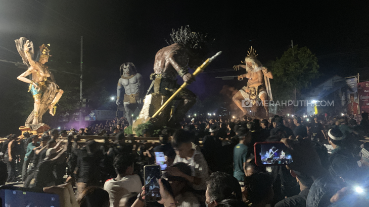 Jelang Hari Raya Nyepi, Ogoh-ogoh Hadir di Jalanan Desa Blahbatuh
