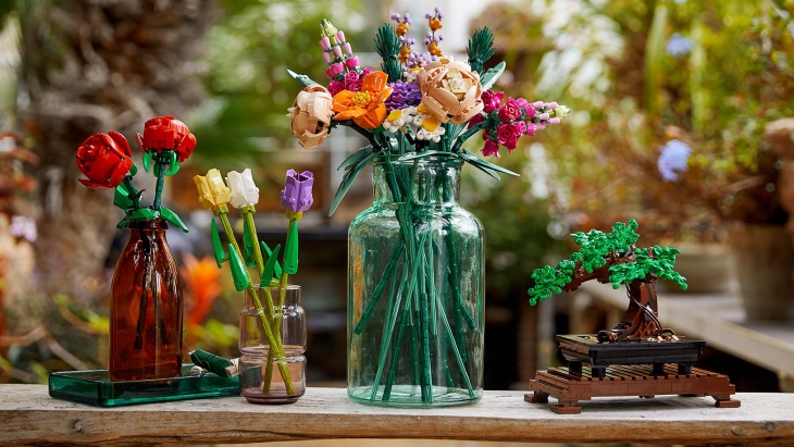 Buket Bunga dan Tanaman Bonsai Abadi dari Lego