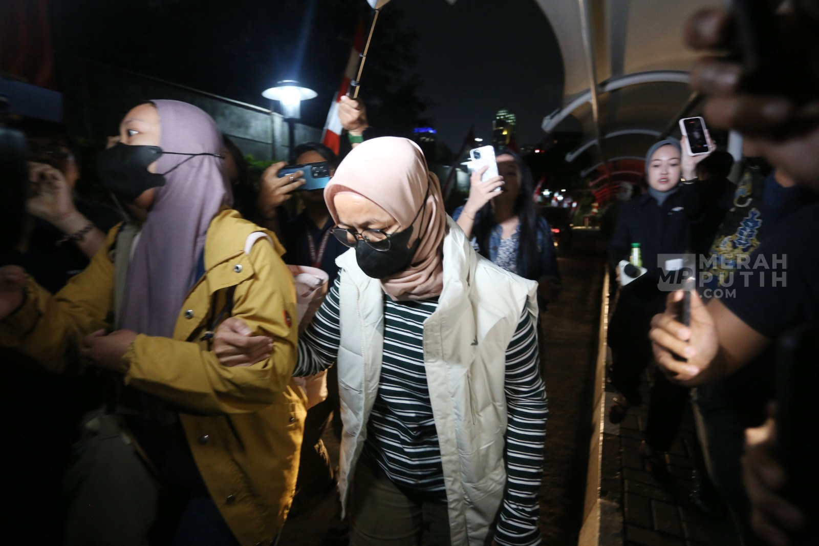Istri Bupati Pemalang Ikut Dibawa ke KPK Bersama 11 Orang Terkait OTT