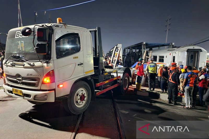 Polisi Sebut Tidak Ada Korban Jiwa akibat Kecelakaan KA Brantas dengan Truk