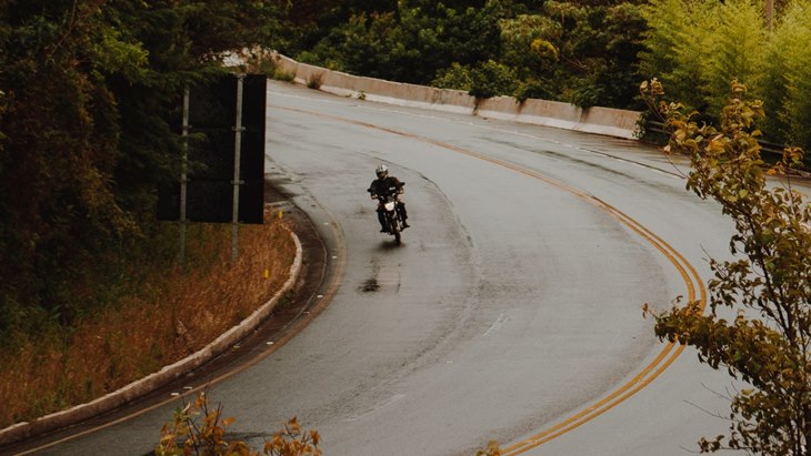 Musim Hujan Riding? Jangan Khawatir, Ikuti Tips ini