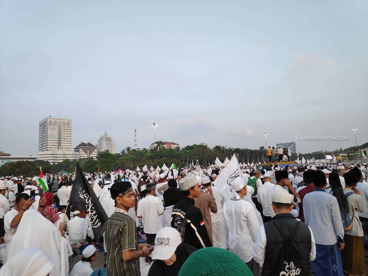 Serukan Persatuan, Massa Reuni 212 Doakan Pemimpin Indonesia Jujur dan Adil