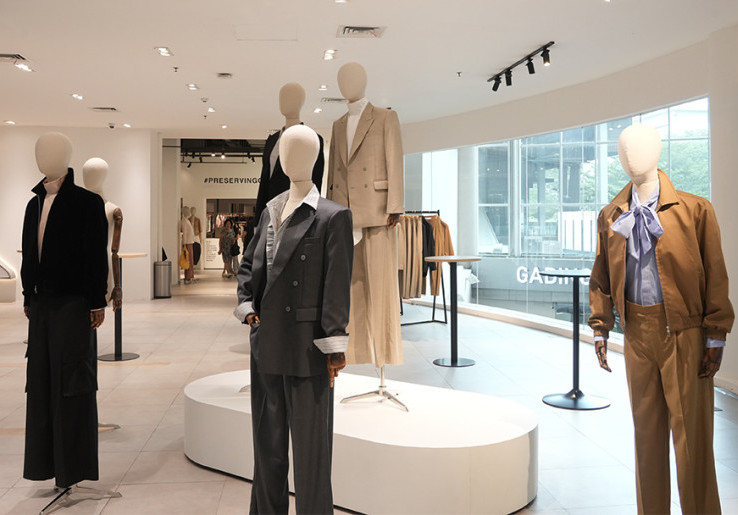  Fast Fashion So Yesterday, 'Minimalisme Elegan' Ambil Alih Tren Tampilan Minimal dengan Bahan Berkualitas 