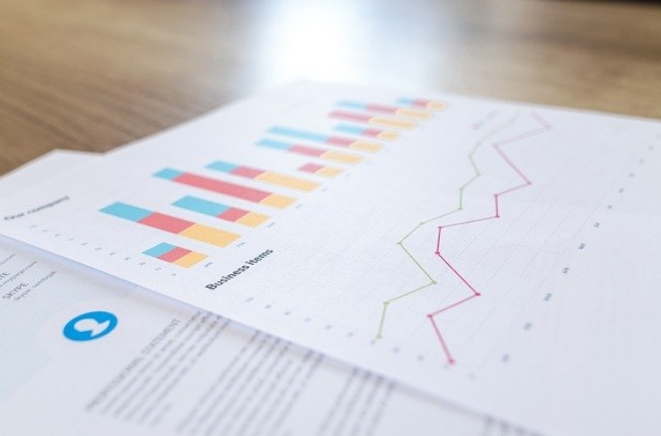 Gunakan sisa uang untuk investasi dan dana pensiun. (Foto: Pixabay/6689062)