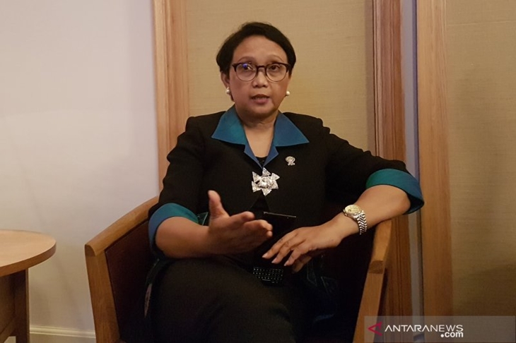 Menteri Luar Negeri Retno Marsudi memberikan pernyataan pers mengenai KTT ke-35 ASEAN di Bangkok, Thailand, Sabtu (2/11/2019). (ANTARA/Yashinta Difa)
