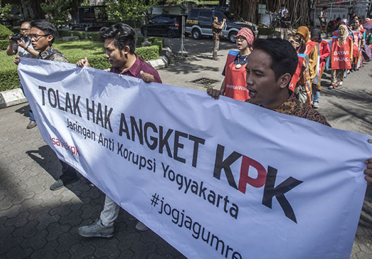 Mobil Aktivis Antikorupsi Dibakar Orang Misterius