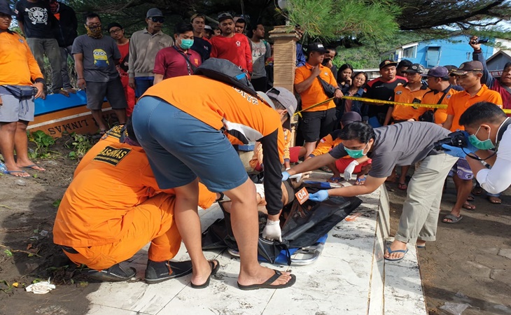 Dua Mahasiswa Tewas Terseret Ombak Pantai Parangtritis