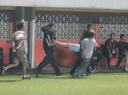 PT LIB Tunggu Laporan Panpel Terkait Kerusuhan di Laga PSS v Arema