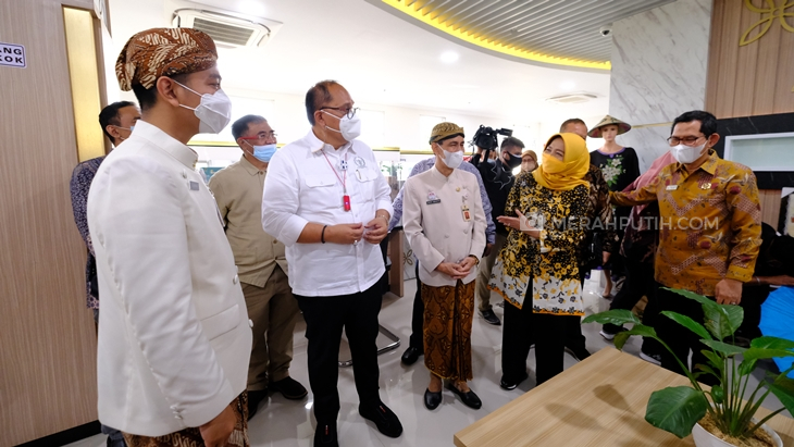 Ombudsman Jawa Tengah melakukan kunjungan kerja di Mall Pelayanan Publik (MPP) Solo, Jawa Tengah, Kamis (27/5). (MP/Ismail)