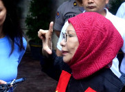Ratna Sarumpaet Nyoblos Bareng Ratusan Napi di TPS Polda Metro
