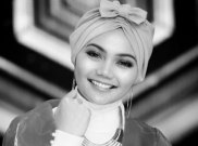 Gak Cuma Rina Nose, Deretan Artis Ini Juga Lepas Hijab