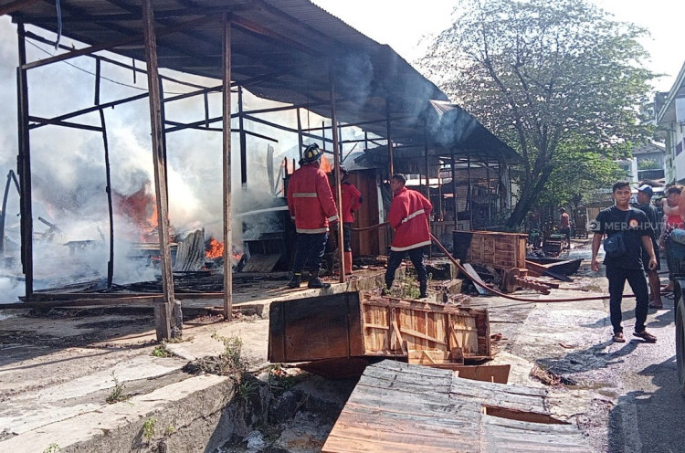 Gibran Minta Polisi Usut Tuntas Penyebab Kebakaran Pasar Mebel Gilingan