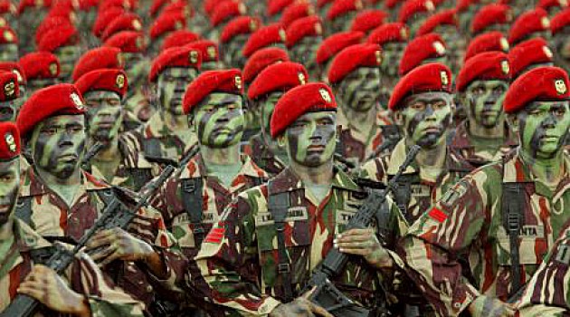 Banjir Prestasi Kopassus dan Bayangan Dosa Masa Lalu