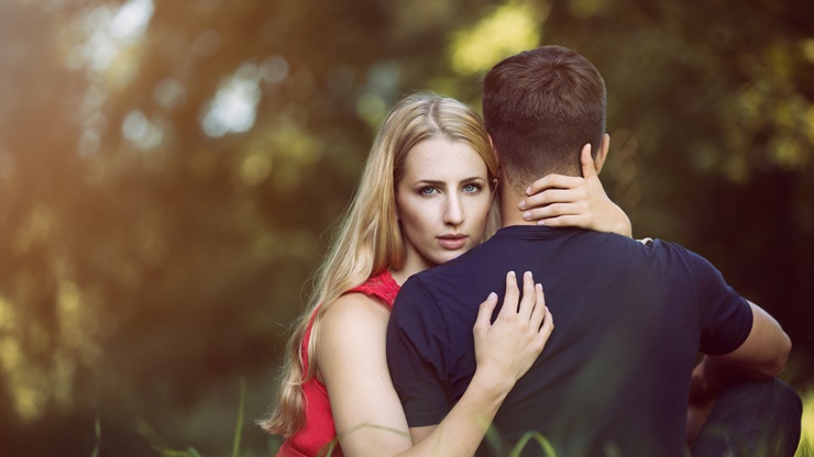 Pacar Kamu Posesif? Coba Lakukan Hal-Hal Ini