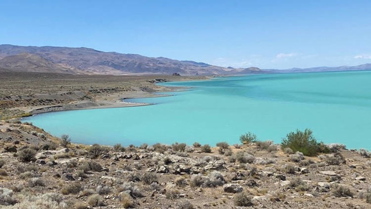 Fenomena Alam Bikin Warna Danau ini Jadi Hijau Tosca