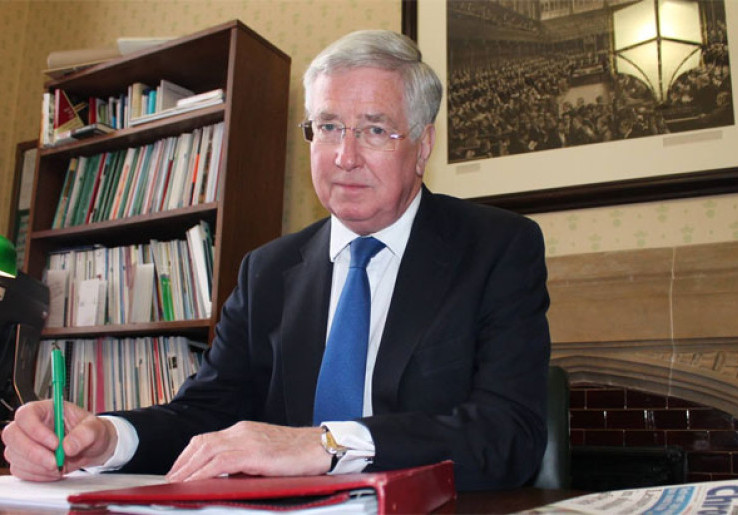Menteri Pertahanan Michael Fallon Mundur Dihantam Isu Pelecehan Seksual 