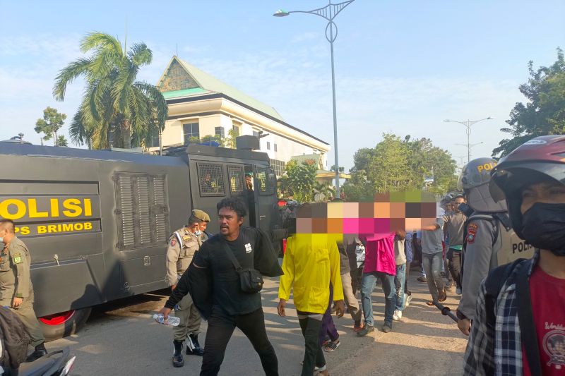 Polisi Amankan 43 Orang Terkait Unjuk Rasa Ricuh di Kantor BP Batam