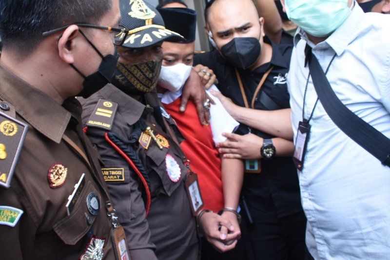DPR Setuju Herry Wirawan Dihukum Mati