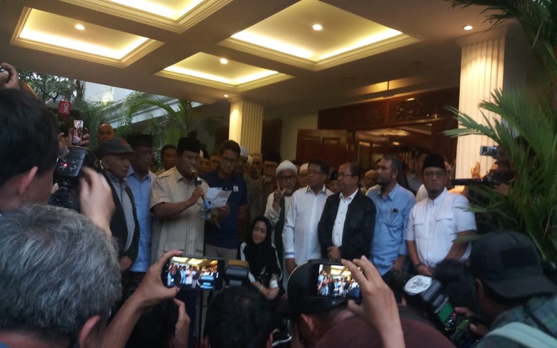 Prabowo-Sandi bersama BPN menggelar konferensi pers deklarasi kemenangan