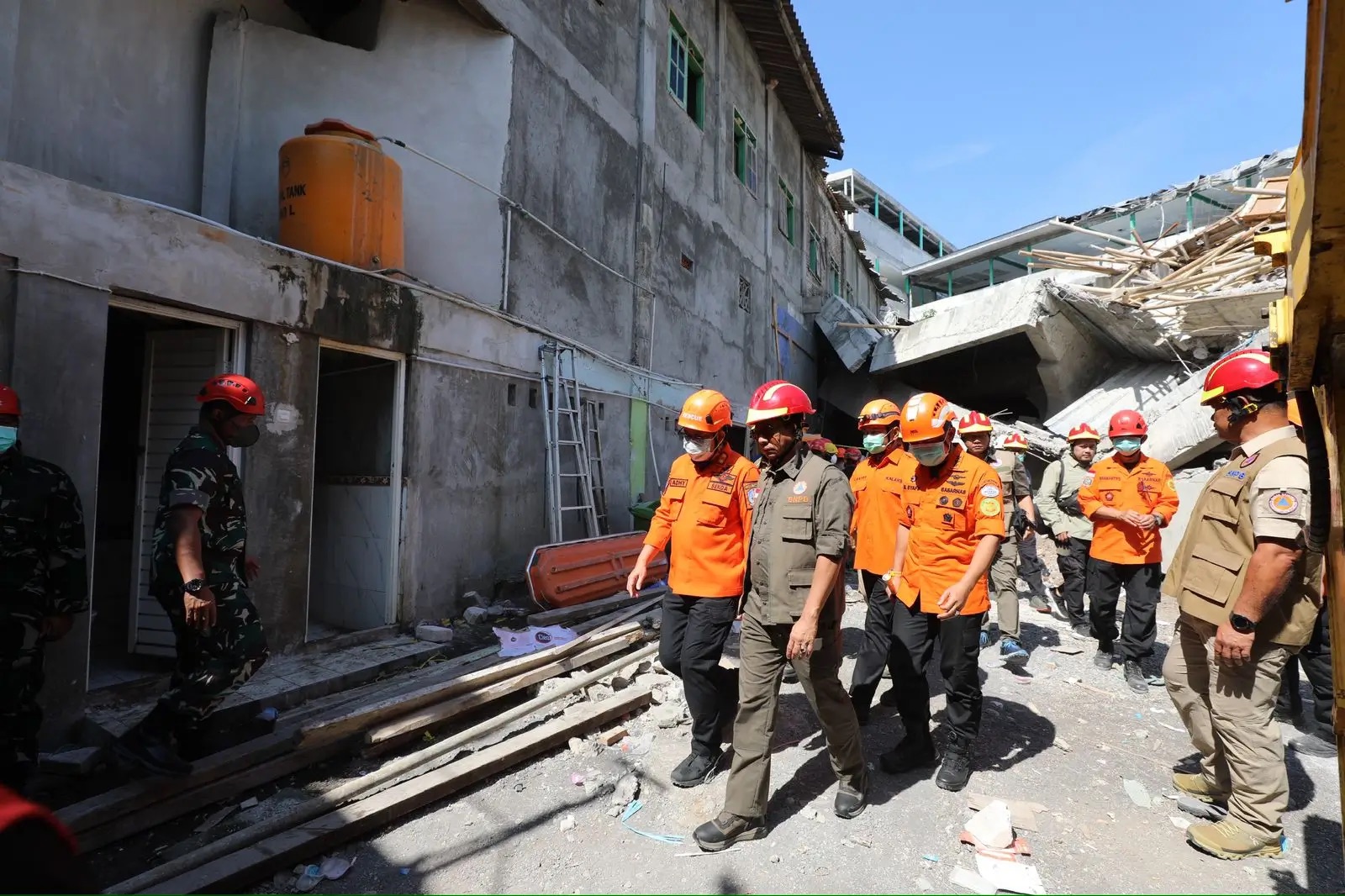 Belajar dari Tragedi Al-khoziny, Pimpinan Komisi V DPR Sebut Komitmen Infrastruktur Negara ke Pesantren masih Lemah