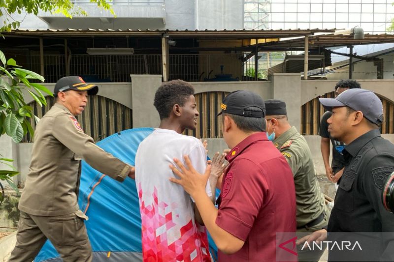 Tenda Pengungsi WNA di Setiabudi Kuningan Akhirnya Dibongkar