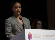 Rihanna Ajak Presiden Macron Dukung Pendidikan