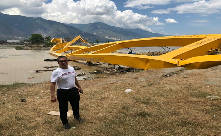 Jembatan ikonik Kota Palu yang hancur diterjang tsunami