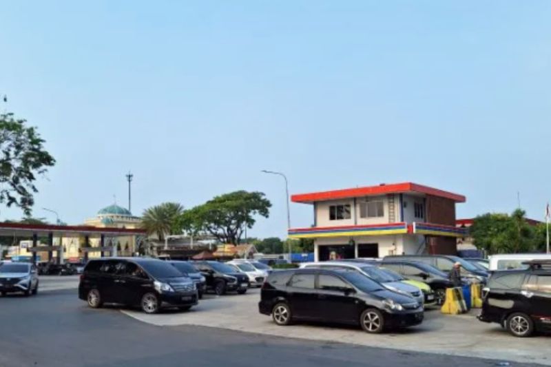 Parkiran Rest KM 57 Penuh Lebaran Hari Kedua, Pemudik Disuruh Cari Tempat Istirahat Lain