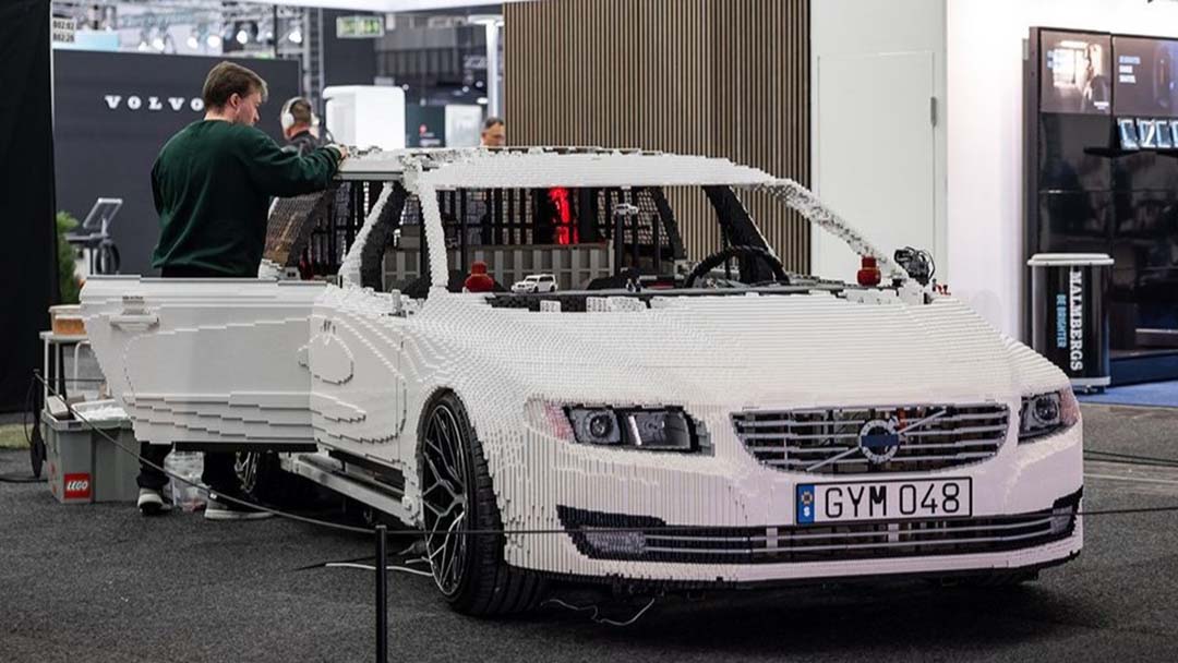Replika Volvo V70 Ukuran 1:1 Terbuat dari 350.000 Keping Lego