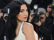 Dua Lipa Goda Penggemar dengan Lagu untuk Soundtrack 'Barbie'