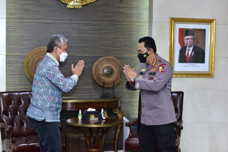 Kapolri dan Dirjen Bea Cukai. (Foto: Humas Polri)